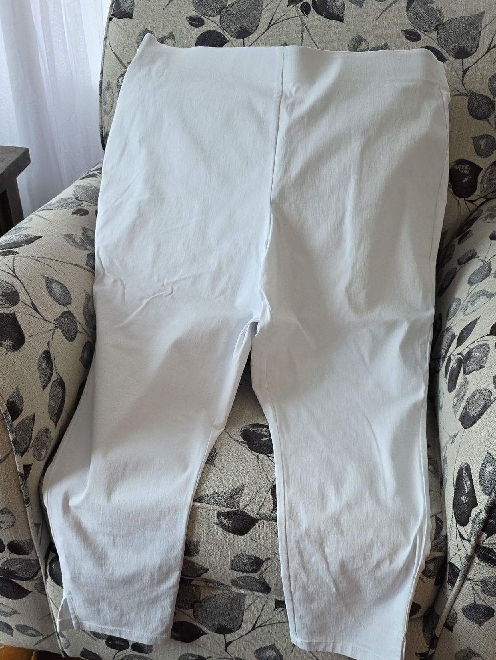 White Women’s Twill Casual Capris